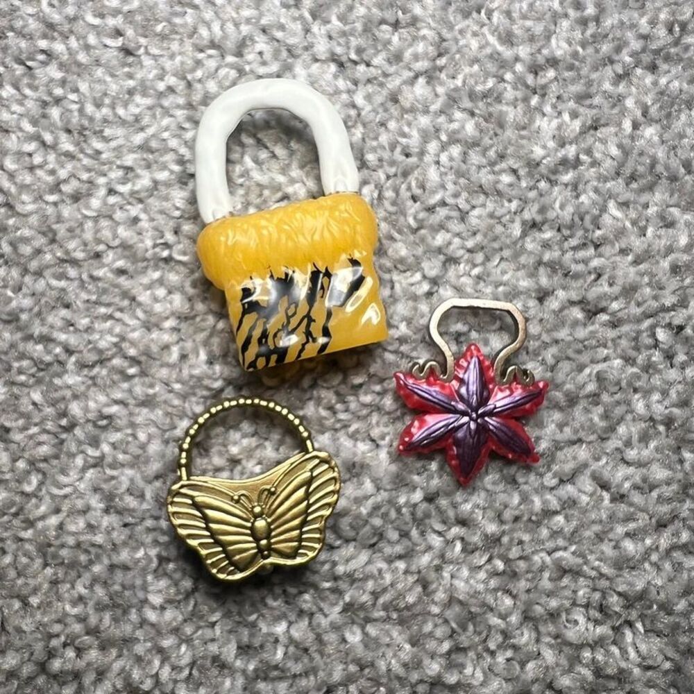 Lot of 3 Bratz purses